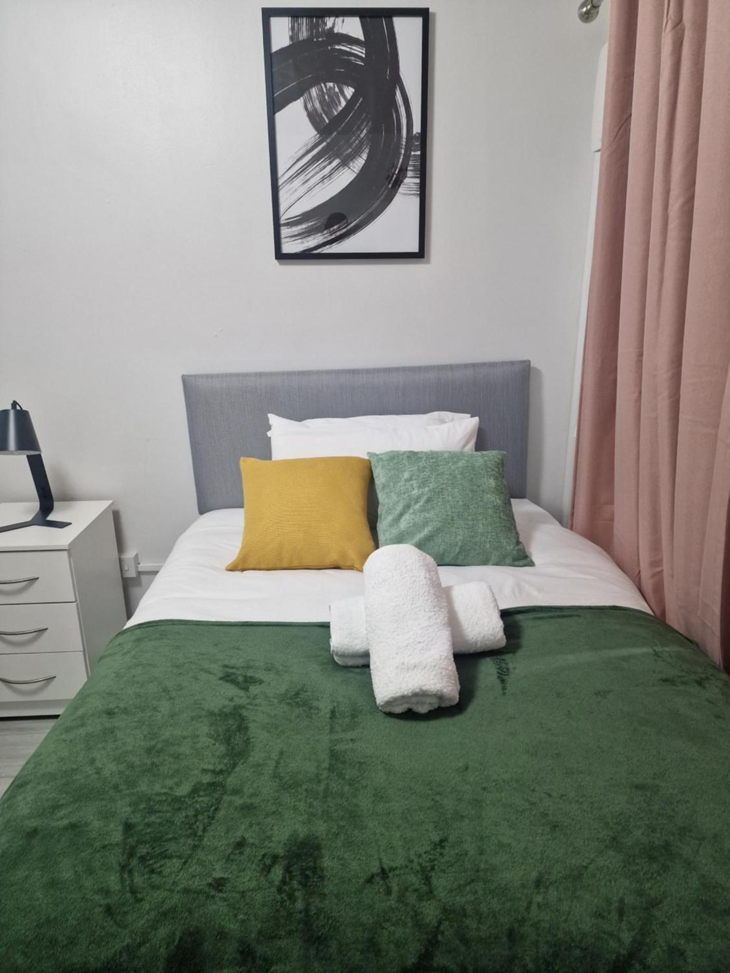 Apartment Marvell Homes For Families, Groups & Contractors Birmingham